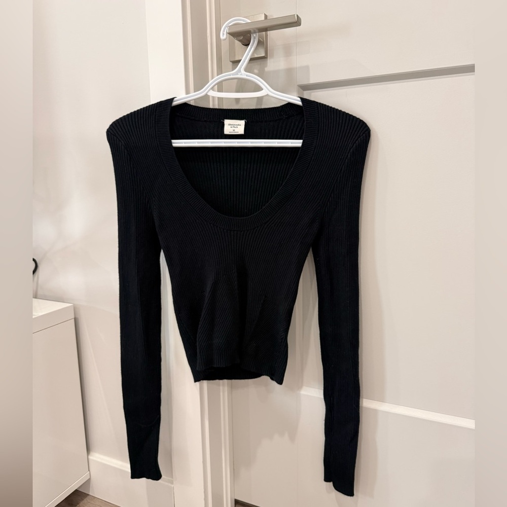 Abercrombie & Fitch black ribbed scoop neck sweater